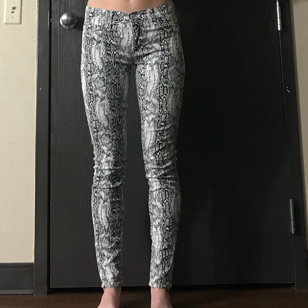 Hudson mid rise micro super skinny jeans size 26